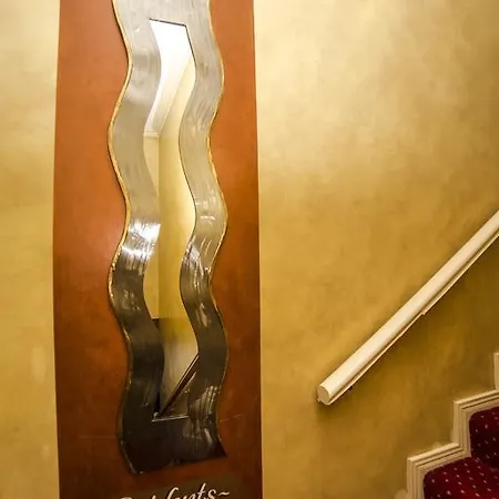 The Frontier Otel 3*