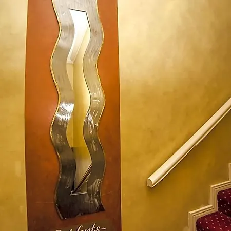 Hotel The Frontier 3*