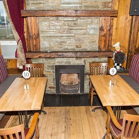 The Frontier فندق Bridgend